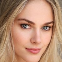 Abigail Desnuda