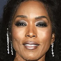 Angela Bassett Desnuda