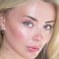 Corinna Kop Desnuda