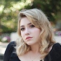 Elizabeth Nicole Abrams Desnuda