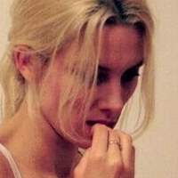 Ellie Rowsell Desnuda