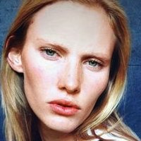 Emily Baker Desnuda