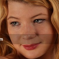 Fee Variety Desnuda