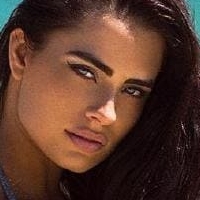 Holly Young Desnuda