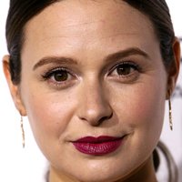 Katie Lowes Desnuda