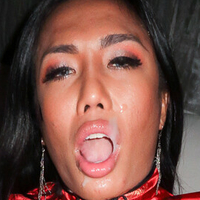Ladyboy Mos Desnuda