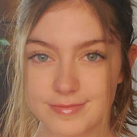 Makoshake Desnuda