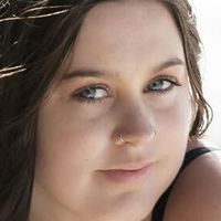 Mikala Bulluss Desnuda